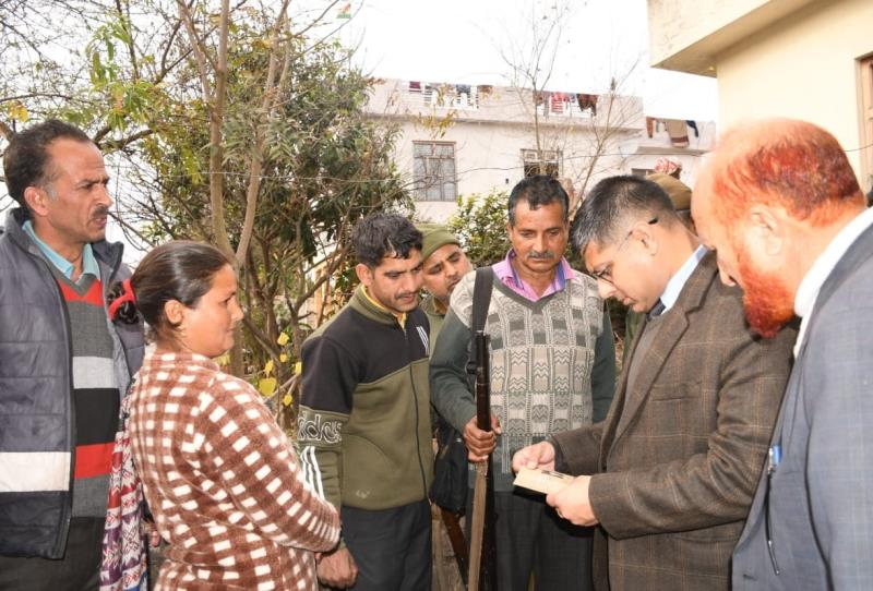 DC Rajouri oversees weapon distribution among VDGs at Baljaralan